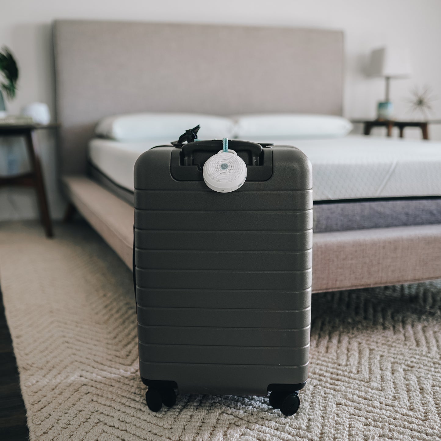 Rohm White Noise Machine + Travel Case Bundle