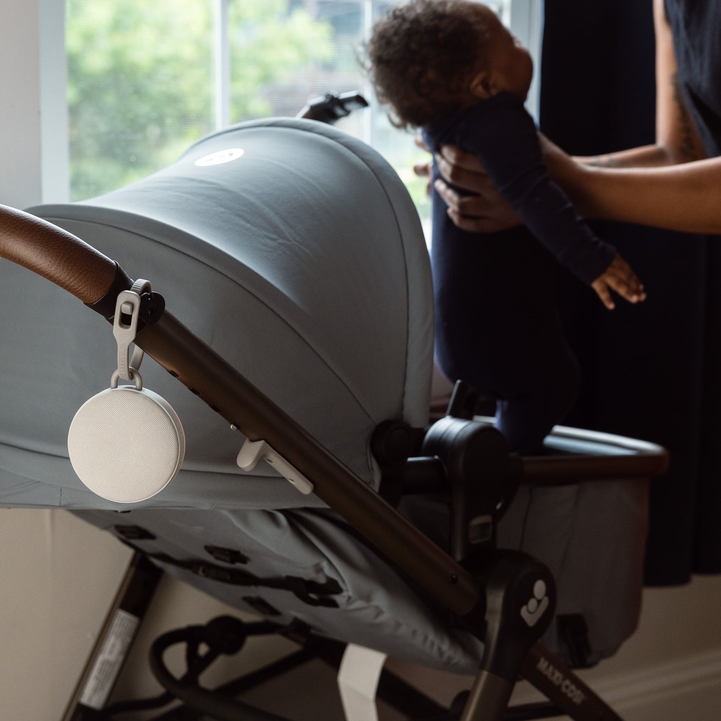 Hushh 2 + Travel Case