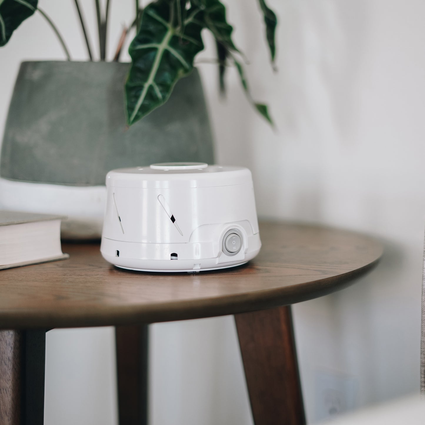 Dohm Classic White Sound Machine and Travel Case | Yogasleep